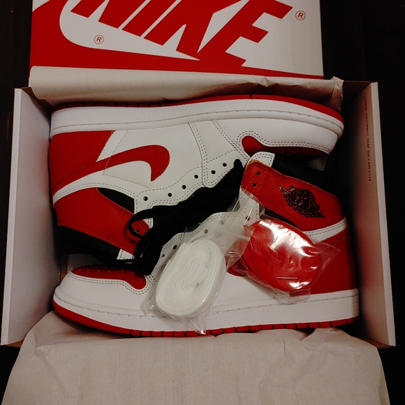 AIR JORDAN 1 RETRO HIGH OG HERITAGE 2022 - Picture 3 of 10